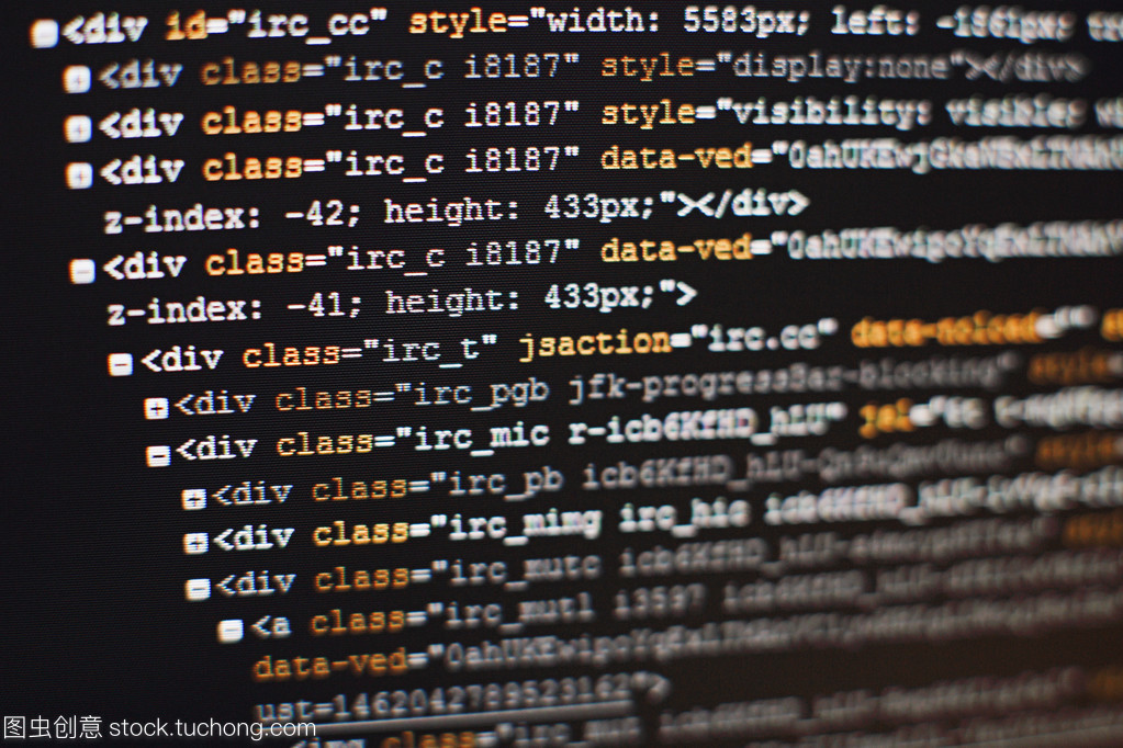 代码铸就的数字世界 软件开发与运行维护的双重使命